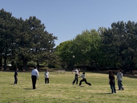 バレーボールを楽しむ様子